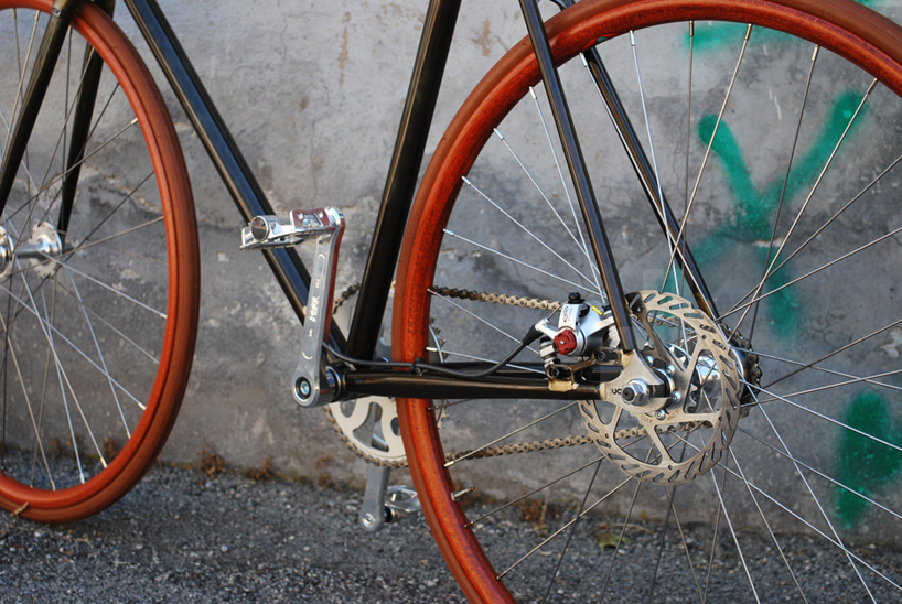 fixed gear bike with disc brakes