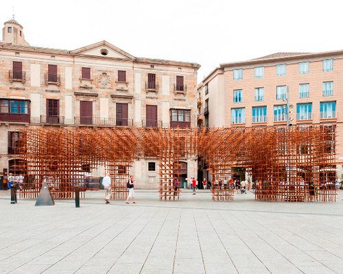 urbanus extends ancient wall with bamboo for BCN re.set in barcelona
