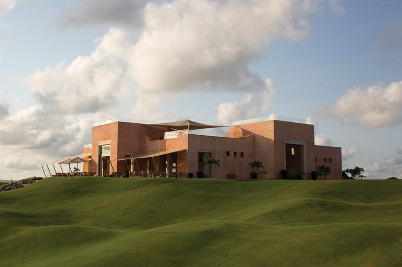 urko sanchez situates vipingo club house among kenyan golf course