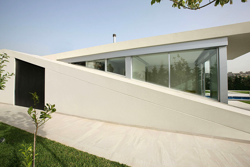 accent DG jiyeh villa lebanon designboom