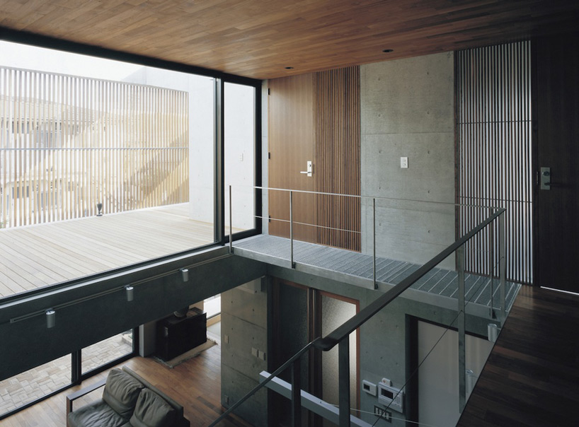 apollo architects screens foo house from street in japan