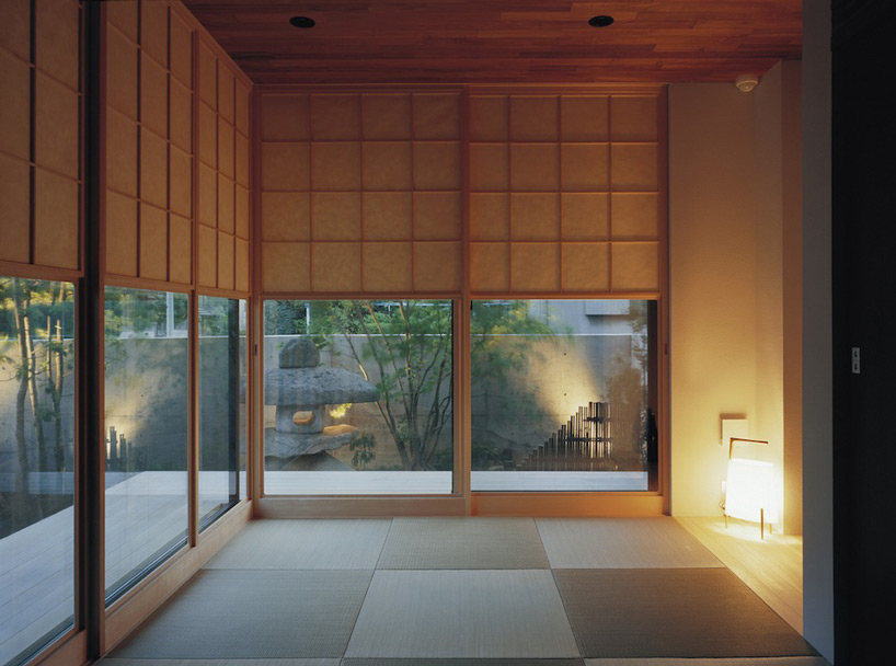 apollo architects screens foo house from street in japan