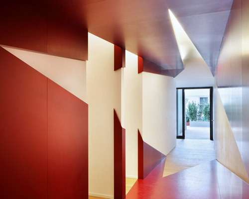arkham decorates como theater restaurant with virtual geometries