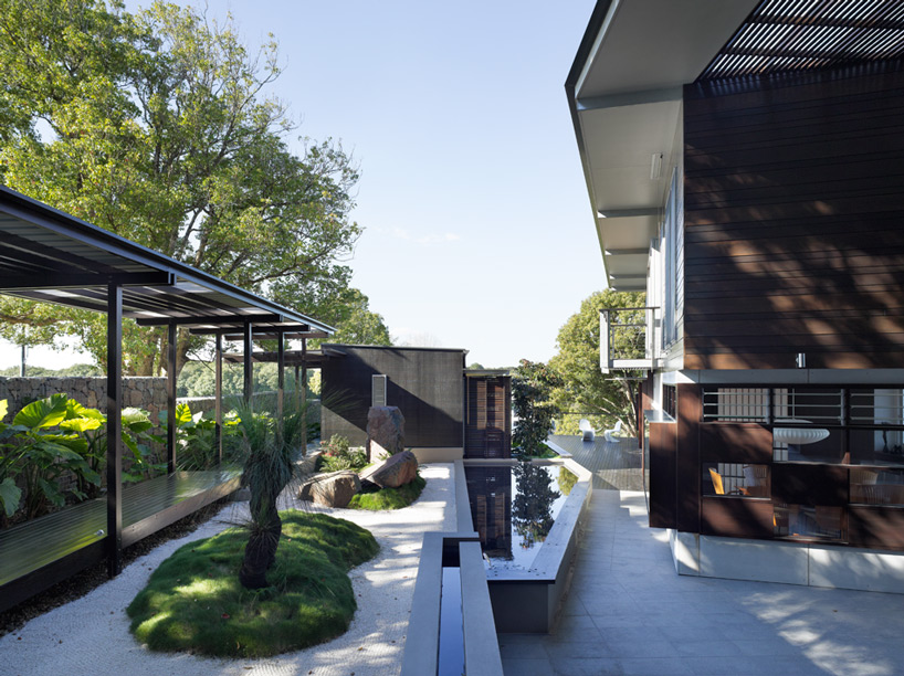 bark design architects maleny glass house mountain house designboom