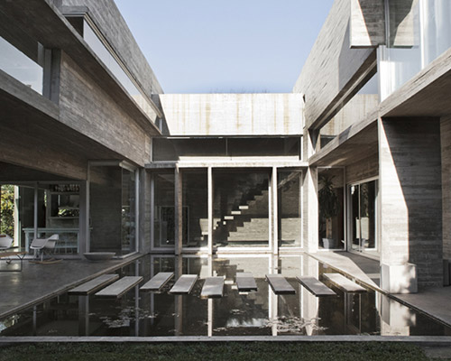BAK arquitectos embeds water courtyard into torcuato house