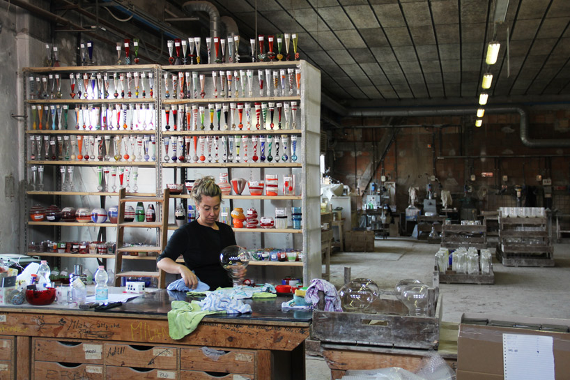 carlo moretti glassblowing factory designboom 