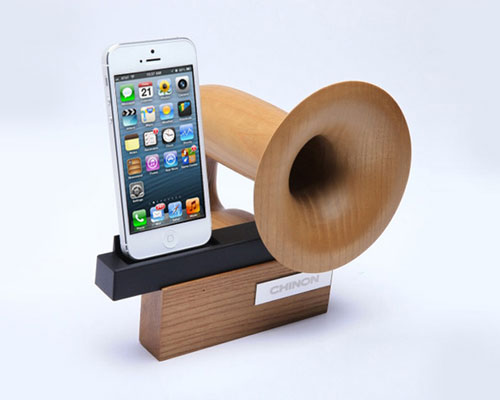 the wooden horn-like chinon iPhone speaker naturally amplifies sound