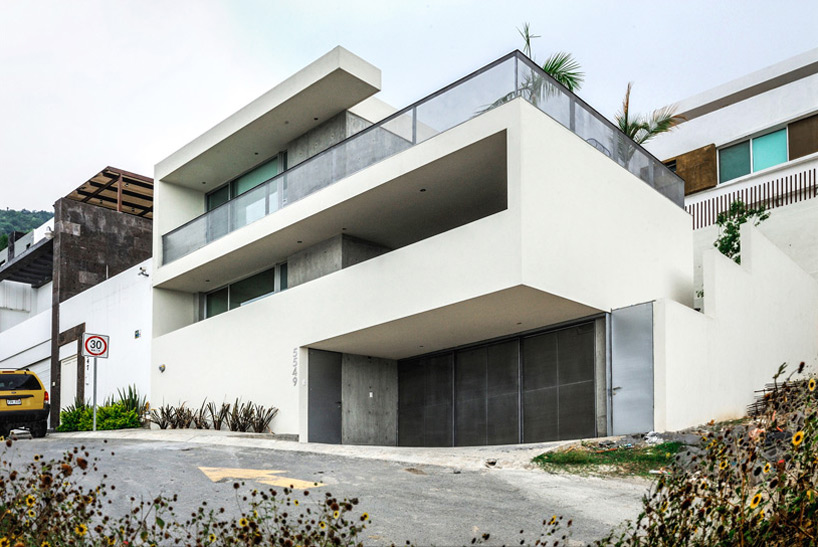 p+0 arquitectura completes ipe house in monterrey, mexico