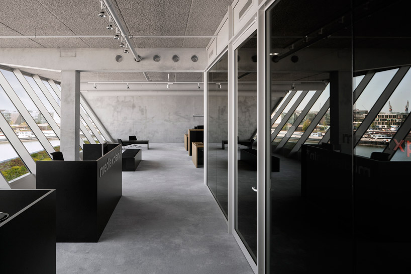 i29 + VMX collaborate for media agency office in amsterdam