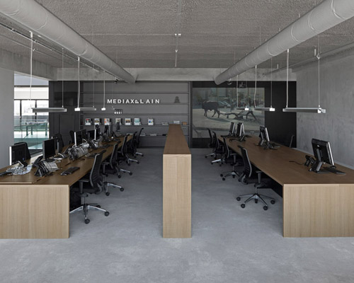 i29 + VMX collaborate for media agency office in amsterdam