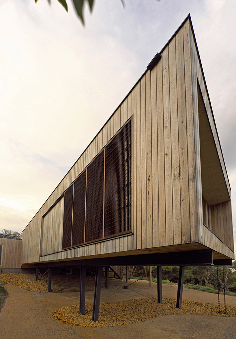 itn architects great ocean road house australia