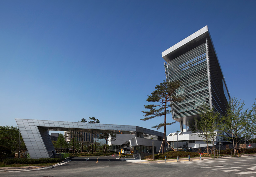 samoo architects engineers korea east west power headquarters designboom