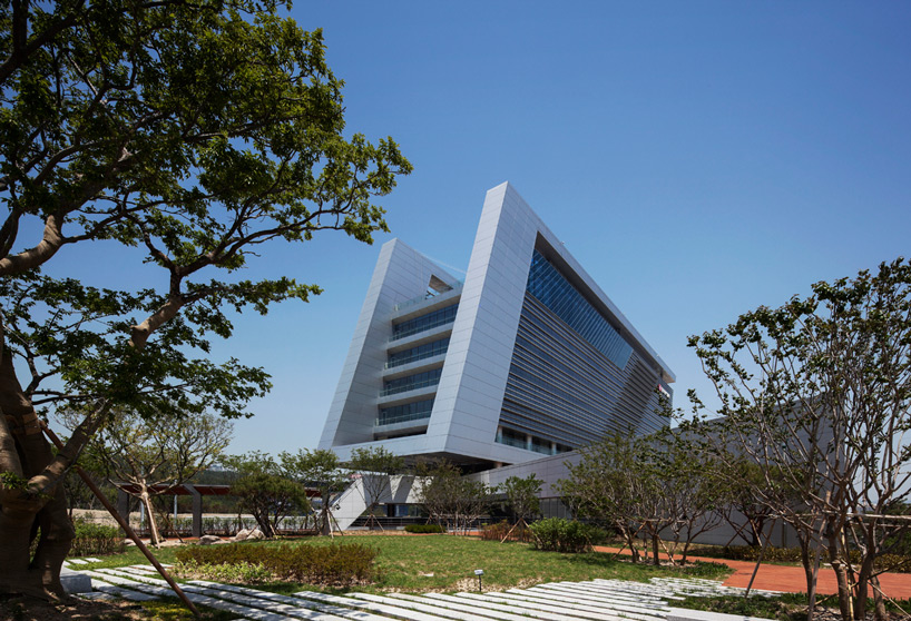 samoo architects engineers korea east west power headquarters designboom