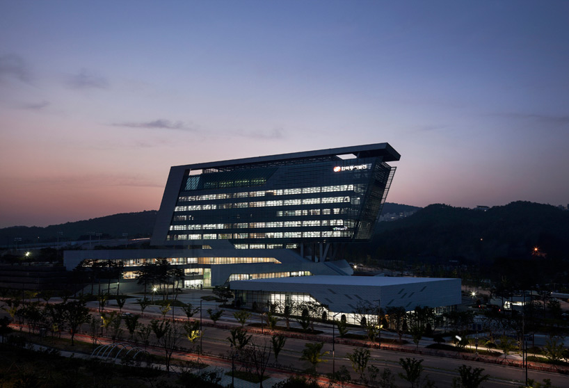 samoo architects engineers korea east west power headquarters designboom