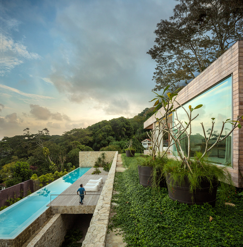 studio arthur casas elevates casa AL above brazilian landscape