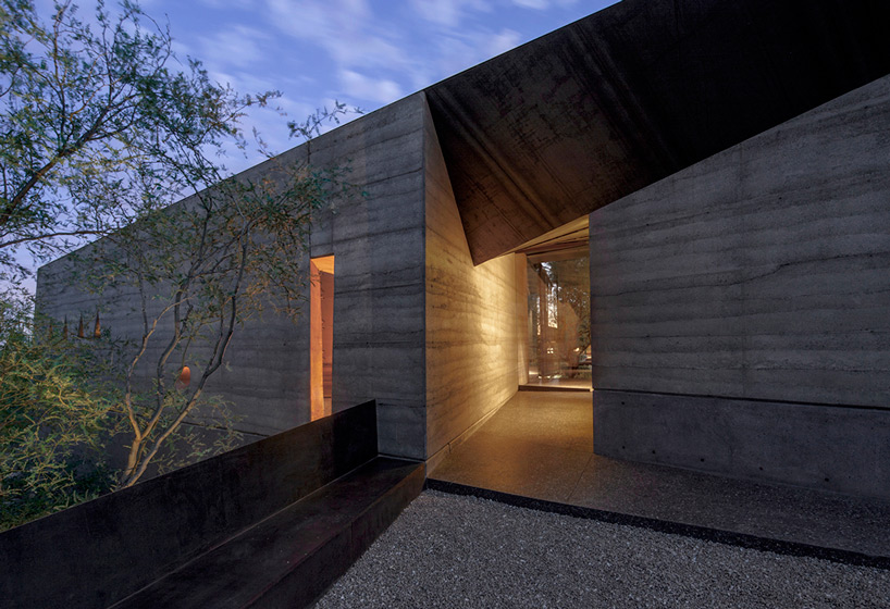 wendell burnette architects desert courtyard house designboom
