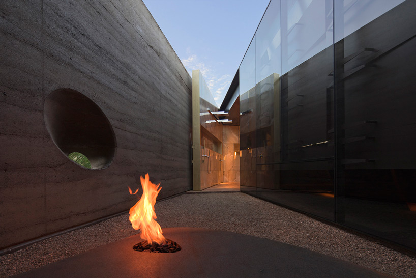 wendell burnette architects desert courtyard house designboom