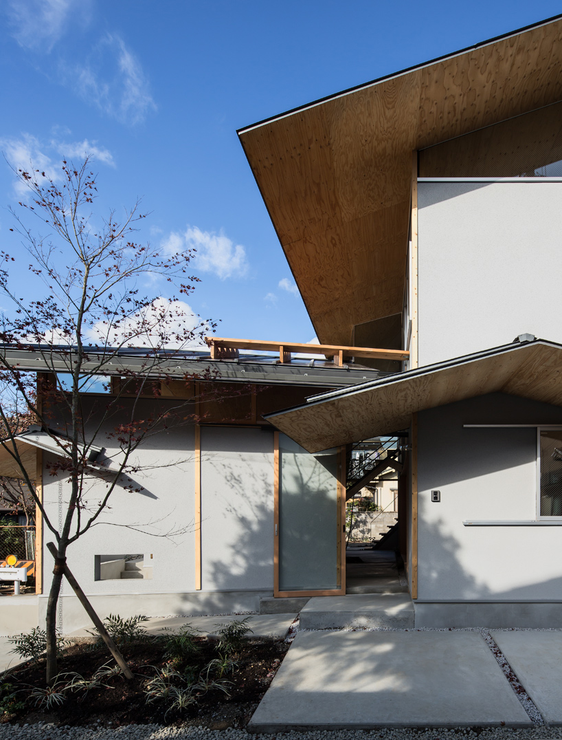 Y M Design Office Wraps Eaves Around House In Suburban Kyoto