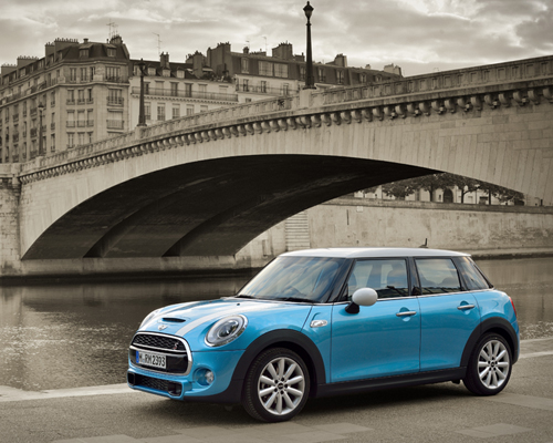 MINI cooper SD 5 boasts additional passenger space at paris motor show