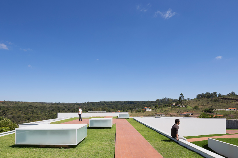 bloco arquitetos torreao house brasilia designboom
