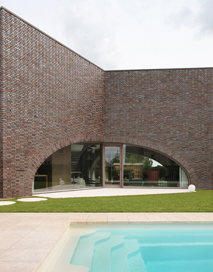 dieter de vos architecten triple brick arch house