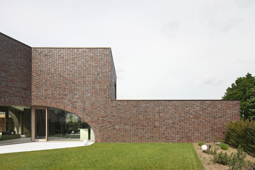 dieter de vos architecten triple brick arch house