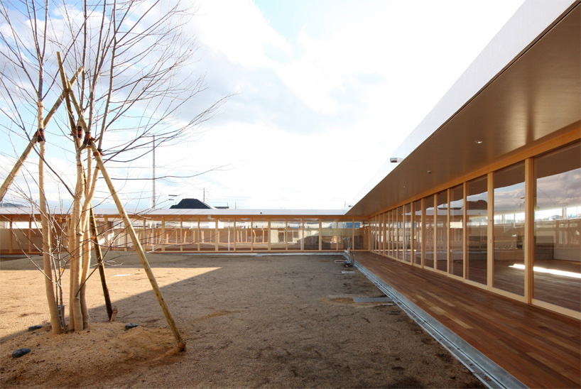 Fukae Yasuyuki Forms Aikominori Nursery School Around Communal Garden