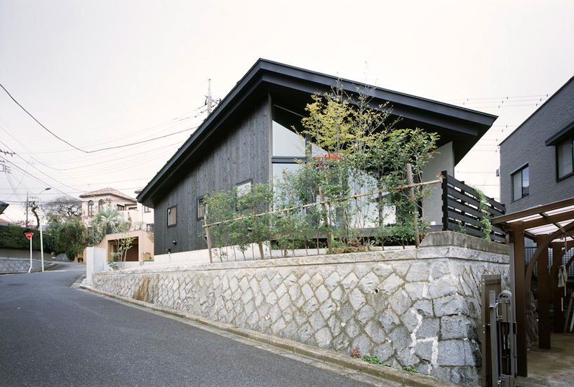 angled planes of naruse house by MDS create spatial distortion