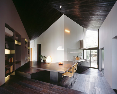 angled planes of naruse house by MDS create spatial distortion