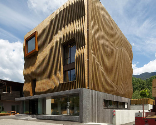 modus architects wraps damiani holz & ko office in waving wood fins
