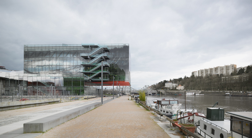 odile decq organizes GL events headquarters around an internal atrium