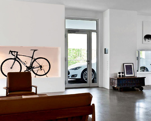 studio kippenberger's ‪berlin‬ apartment features an elevator for cars