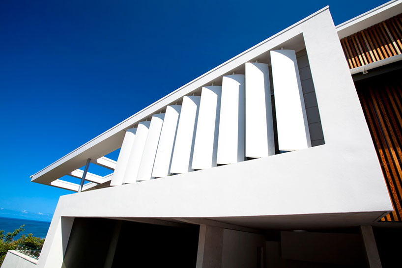 coolum bays beach house at mountain's edge by aboda design group
