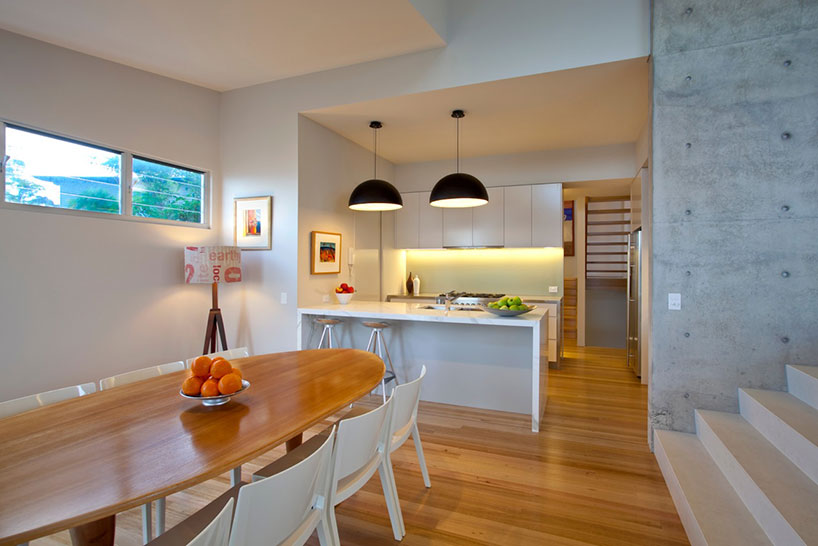 coolum bays beach house at mountain's edge by aboda design group