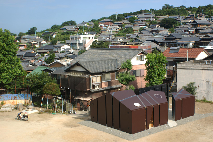 daigo ishii + future-scape architects orient sliced house of toilet