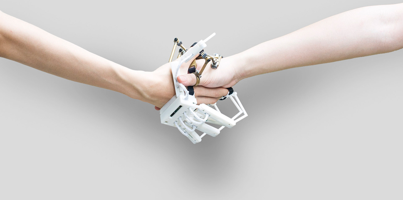 dexta-robotics-dexmo-designboom04