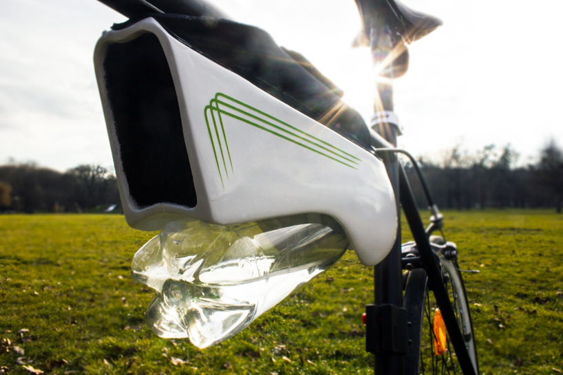 fontus self-filling bottle condenses humid air into drinking water