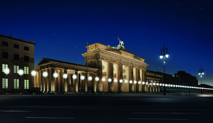 8,000 glowing balloons trace the berlin wall to mark 25 years since its fall
