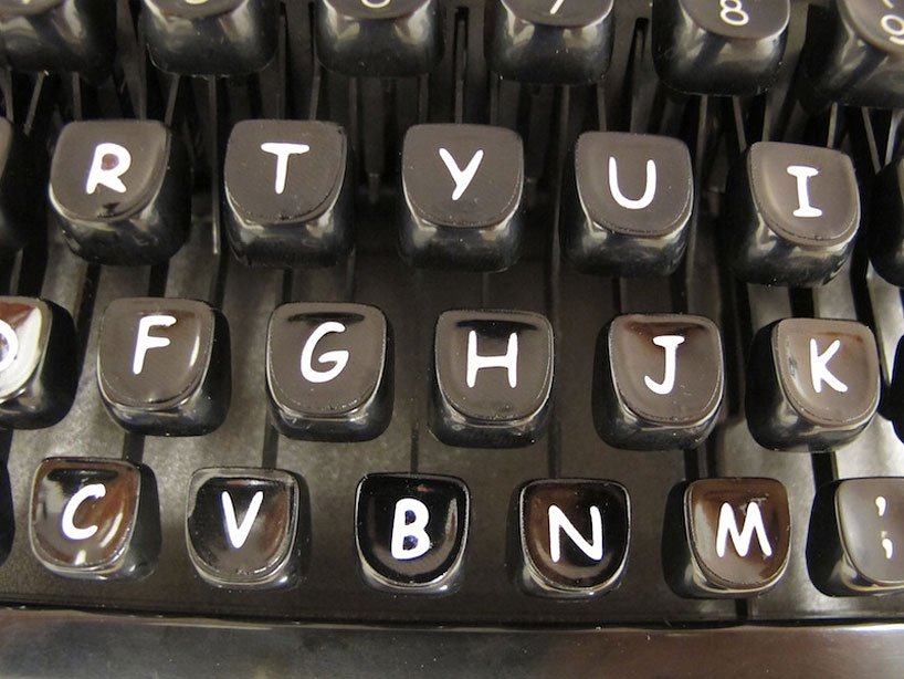 jesse england builds the comic sans typewriter 