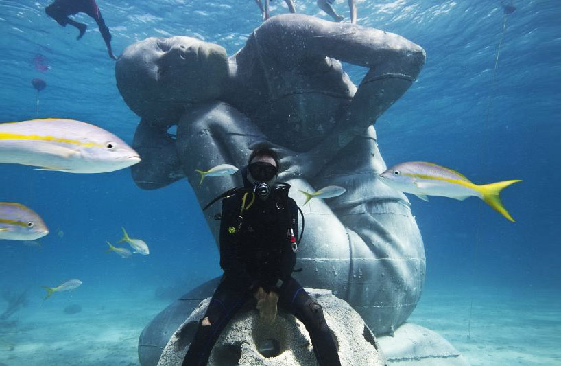 jason decaires taylor submerges ocean atlas sculpture in the bahamas