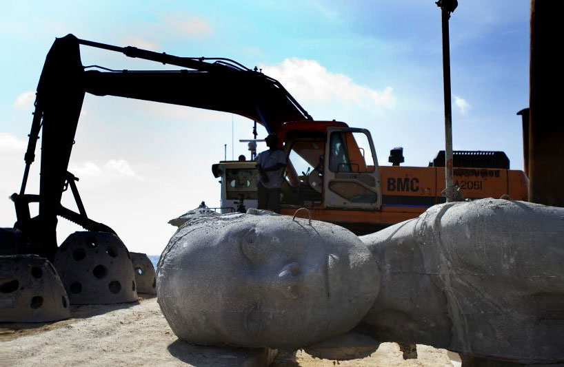 jason decaires taylor submerges ocean atlas sculpture in the bahamas