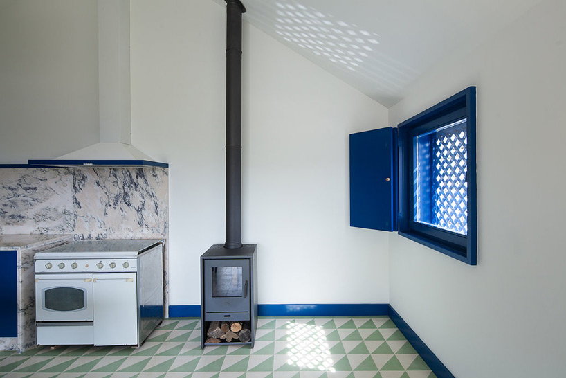 sara antunes mário ferreira arquitectos quinta da boavista casa dos caseiros caretaker's house designboom