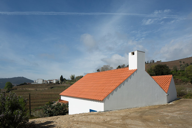 sara antunes mário ferreira arquitectos quinta da boavista casa dos caseiros caretaker's house designboom