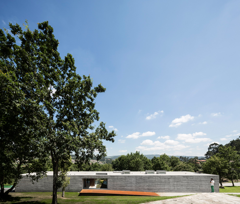 spaceworkers sambade house designboom