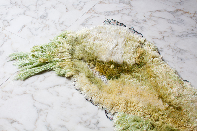 studio nienke hoogvliet tufts rug from fishing net and sea algae yarn