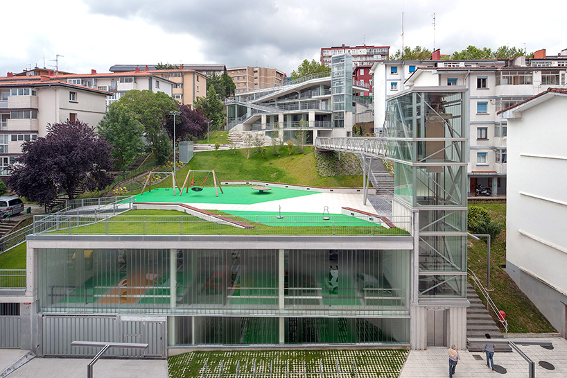 parking garage by vaumm arkitektura links urban fabric of spain