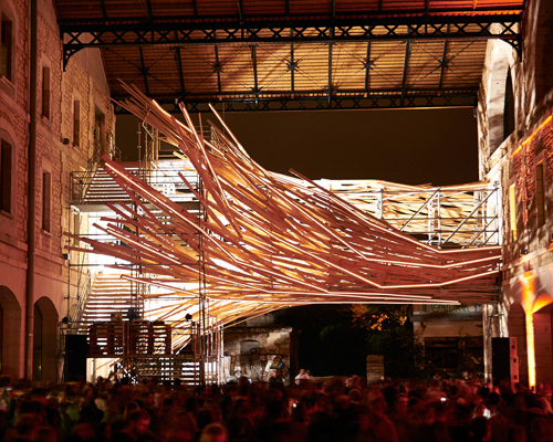 1024 architecture wraps building's footbridge with generative light sculpture