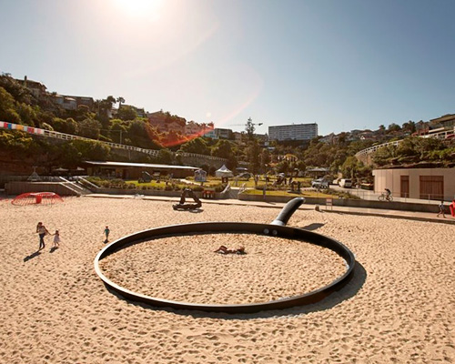andrew hankin cooks up beach installation with oversized frying pan