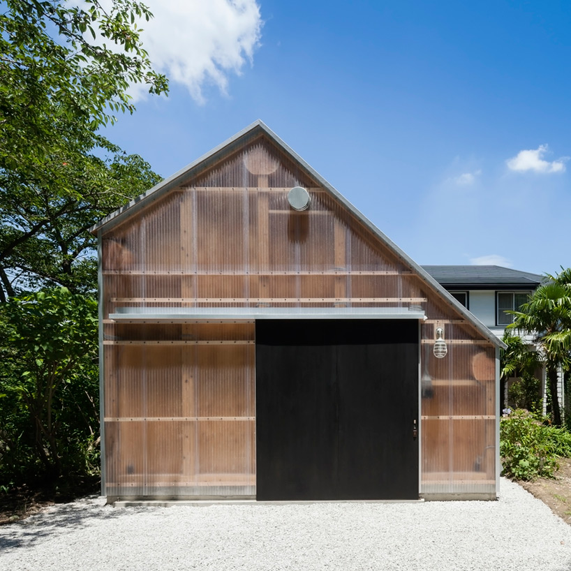 FT architects covers photo studio in japan with 