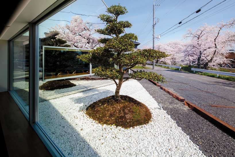 hisanori ban bandesign mirrors house gifu japan designboom